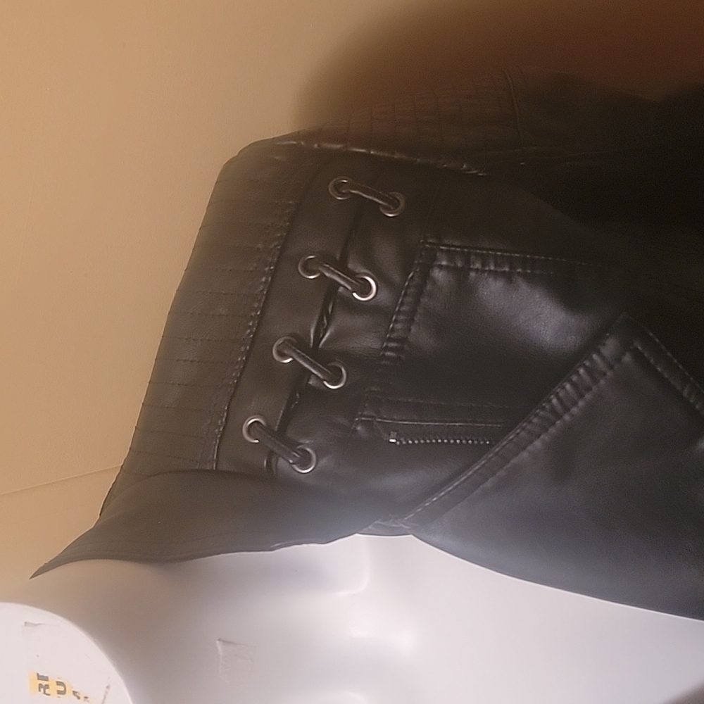 Leather jacket - Picture 3 of 6